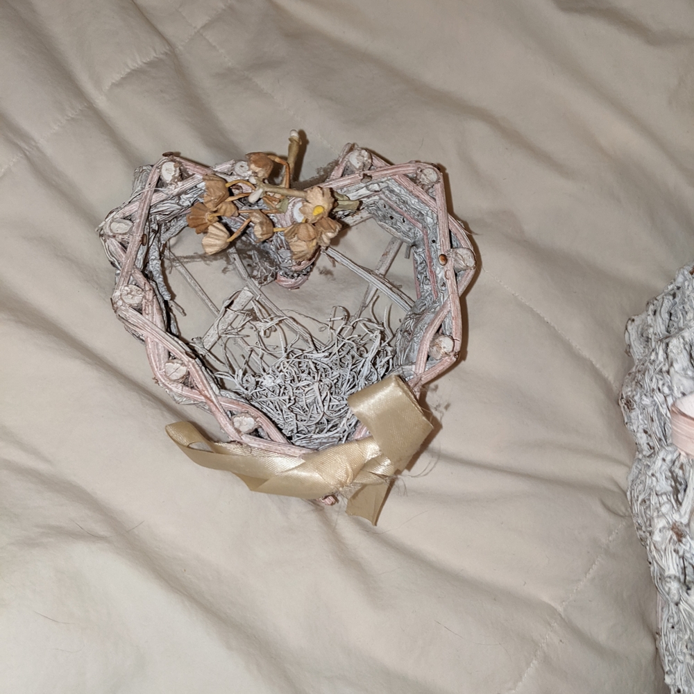 Heart-Shaped Wicker Baskets with Ribbon - Picture 2 of 9